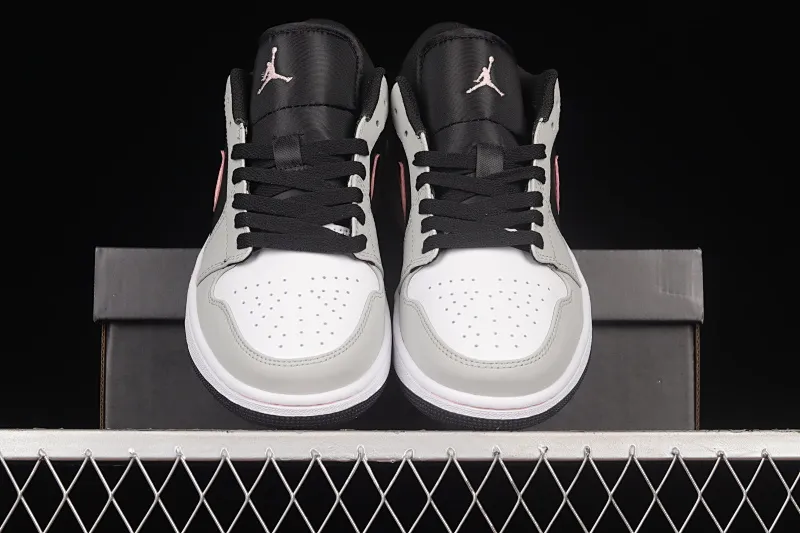 All Categories Air Jordan Jordan Series Basketball Shoes Air Jordan 1 Low Air Jordan 1 Low AJ1 Joe 1 White Black Pink Sports Culture Basketball Shoes 553558-062